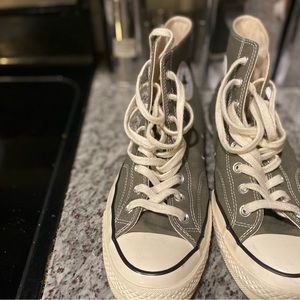 Nice pair a canvas, gray converse size 10 in very good condition